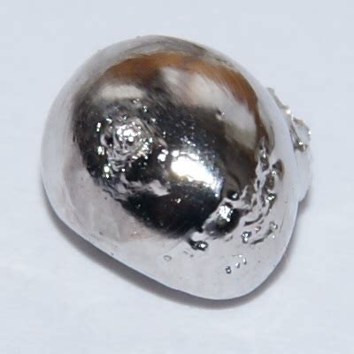  Rhodium: Een cruciaal metaal voor katalysatoren en juwelen!